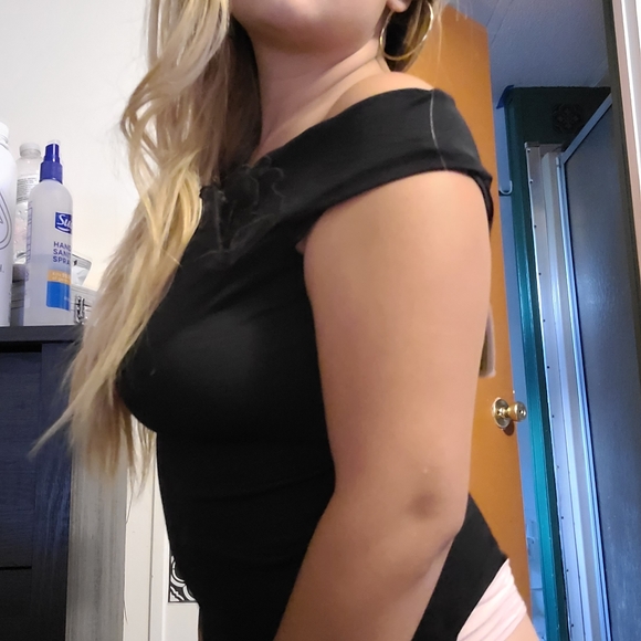 Off the shoulder black top - Picture 2 of 6